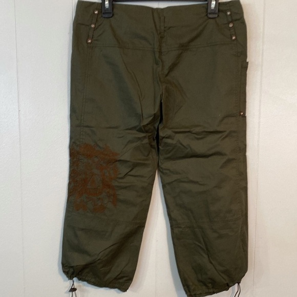 Papaya Y2K Embroidered Crop Pants NWT  size L - Picture 6 of 10